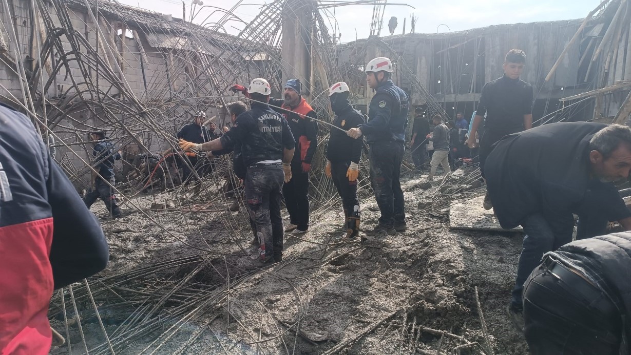 Şanlıurfa’da 2 katlı inşaatta göçük: 5 işçi altında kaldı