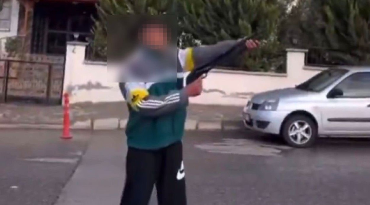 Gaziantep’te şok görüntüler: 3 şahıs pompalı tüfekle rastgele ateş açtı