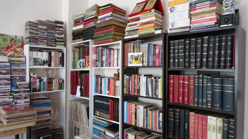 Depremde herkes eşya çıkartırken O, 40 çuvala sığdırdığı hatıralarını kurtardı