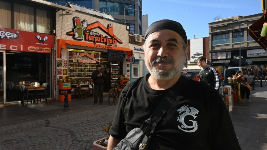 Neşeli Günler filmi gerçek oldu: Eşinin dükkanı karşısına turşucu açtı