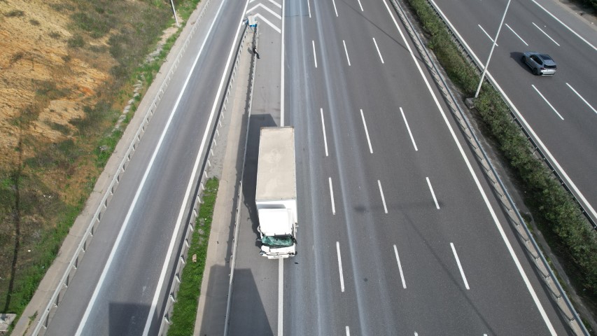 Kuzey Marmara Otoyolu’nda zincirleme kaza: Aynı firmaya ait iki kamyon kazaya karıştı