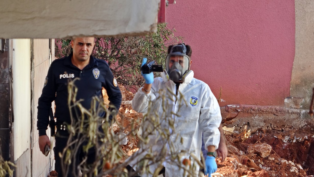 Kentsel dönüşüm için boşaltılan binadaki yangında erkek cesedi çıktı