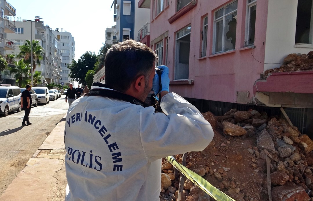 Kentsel dönüşüm için boşaltılan binadaki yangında erkek cesedi çıktı