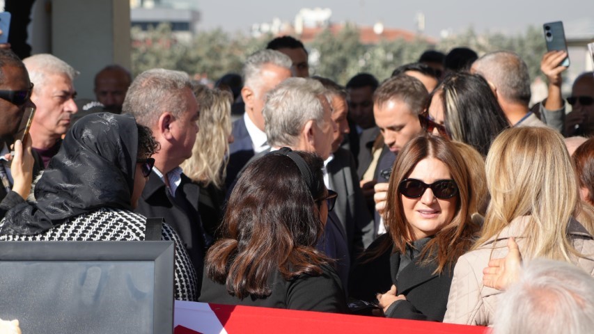 Ünlü sanatçı Muazzez Abacı son yolculuğuna uğurlandı