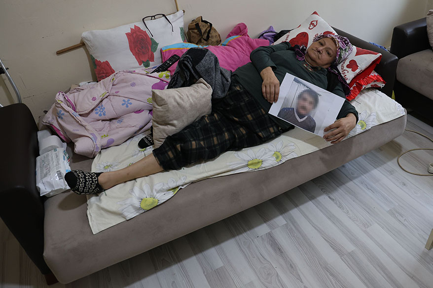 Kanser hastası kadını 25 yıllık komşusu dolandırdı