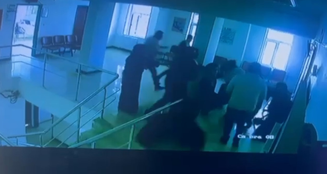 Hasta yakını ile sağlık çalışanları arasında "damar yolu" kavgası