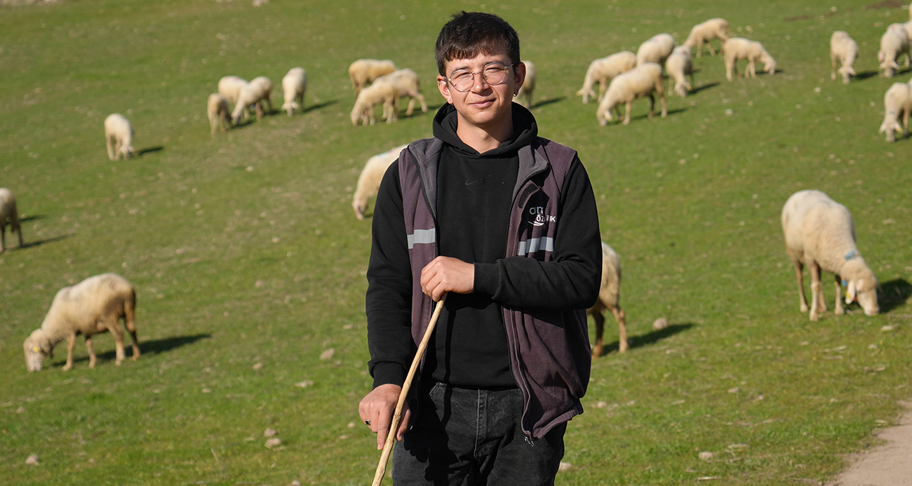 Üniversiteyi okudu, baba ocağına dönüp sürü sahibi oldu