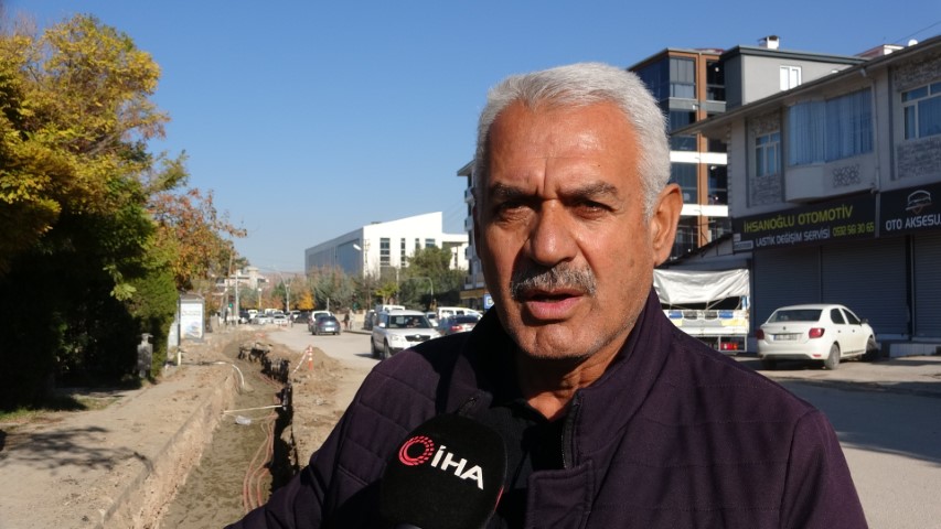 VEDAŞ’ın günlerce açık bıraktığı çukurlar kazalara davetiye çıkarıyor