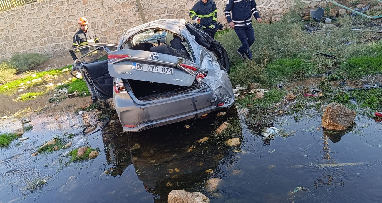 Mardin’de otomobil dere yatağına devrildi: 1 ölü, 2 yaralı