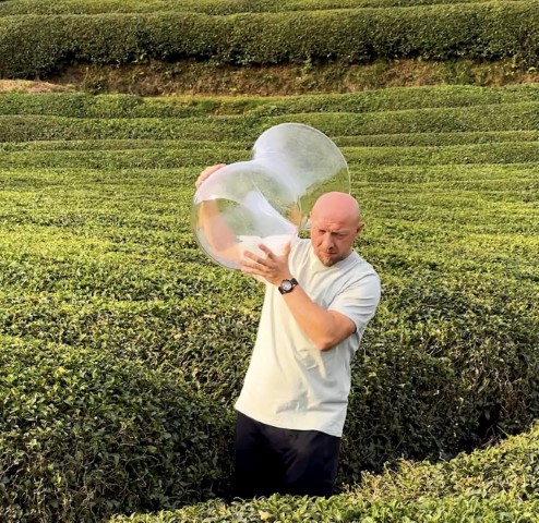 Rize’de dev çay bardağıyla yapılan çekim olay oldu: İzleyenler yapay zeka sandı