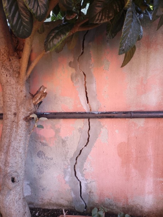 Beykoz’da duvarları ve zemini çatlayan 2 bina mühürlenerek tahliye edildi