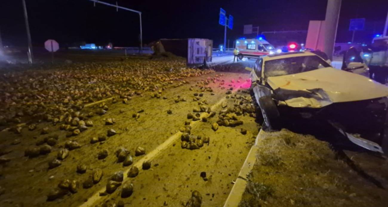 Çorum’da şeker pancarı yüklü tır ile otomobil çarpıştı: 3 yaralı