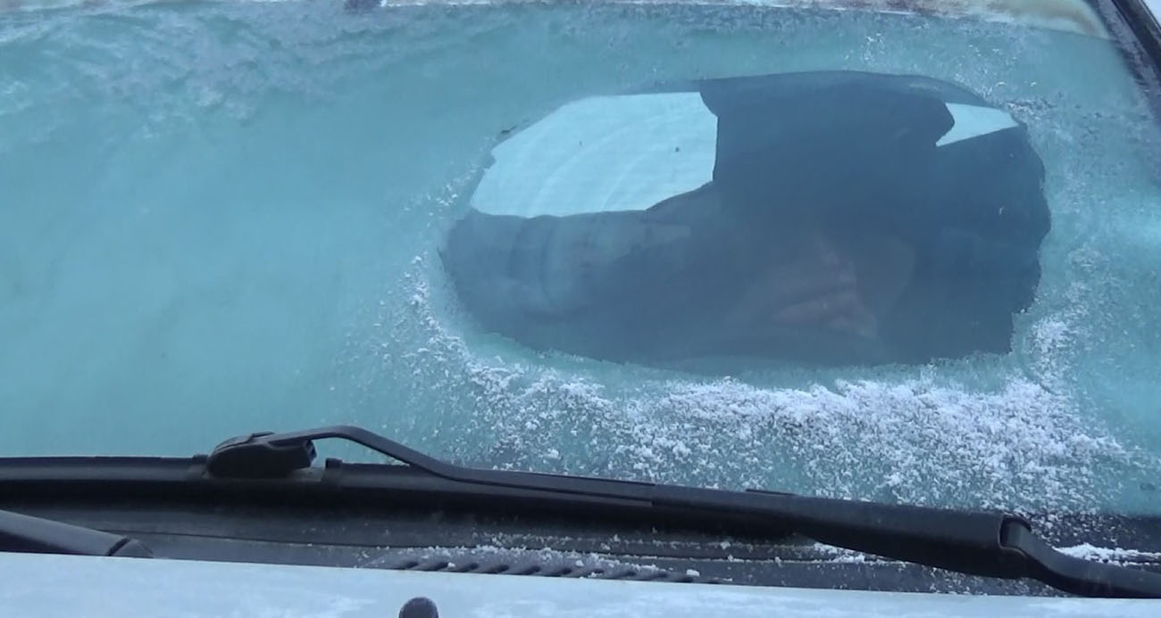 Kars eksi 13’ü gördü: Araç camları buz tuttu