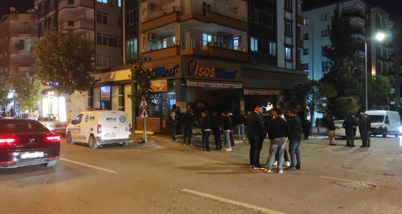 Kontrolden çıkan otomobil, yeni açılan dönerciye daldı