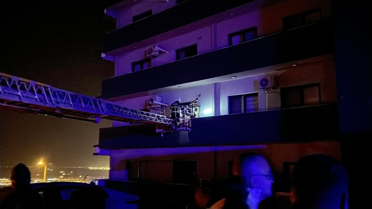 Galeride çıkan yangında 2 kişi öldü, 14 kişi hastanede tedavi altına alındı