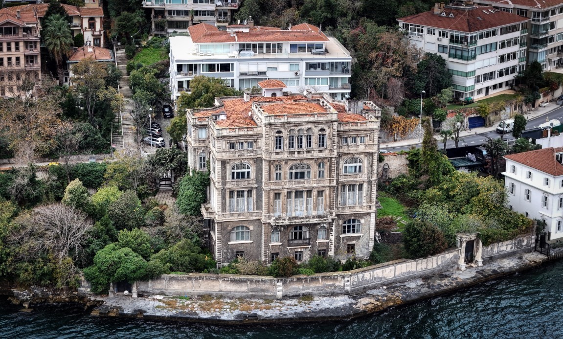 Türkiye’nin en ihtişamlı binası yeni alıcısını bekliyor