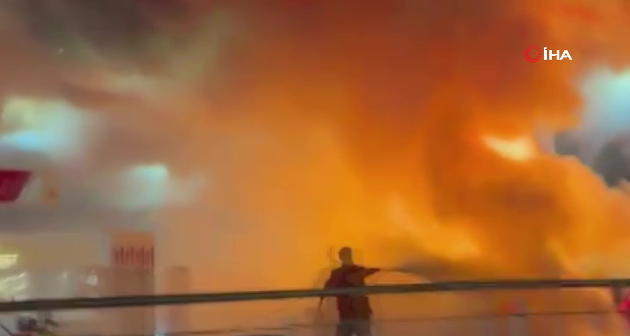 Çekmeköy'de araç benzinliğe daldı