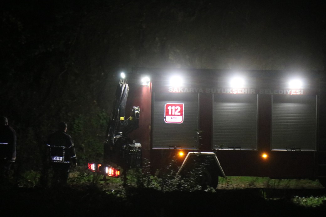 Araç yanında tüfek ve kan izleri, cesedi ise 150 metre aşağıda bulundu