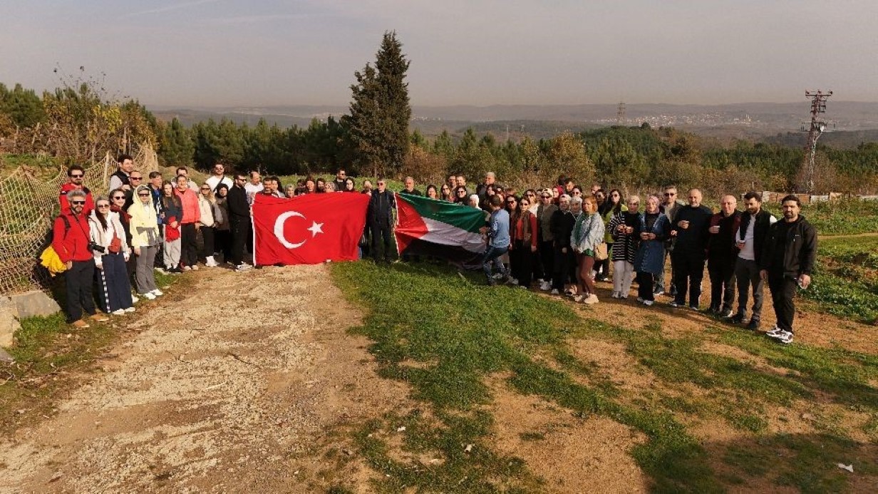 Sultangazi’de anlamlı Öğretmenler Günü yürüyüşü: Şehitler ve Gazze de ki kadınlar unutulmadı