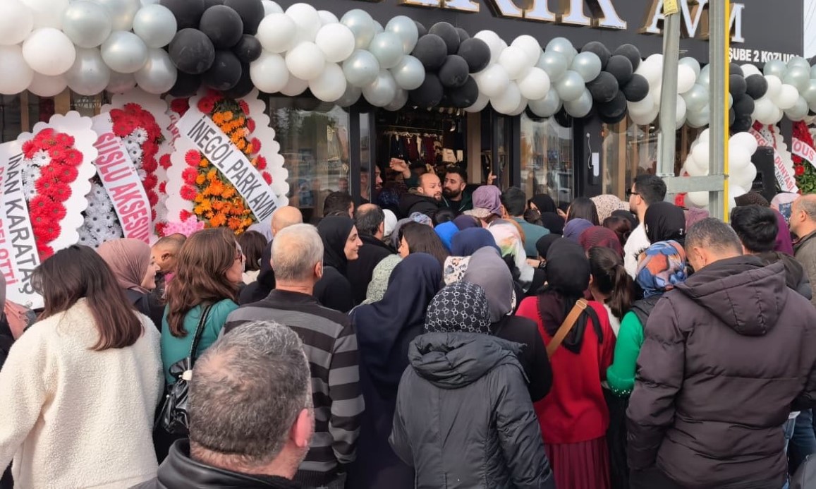 10 liraya ayakkabı, çanta, kıyafet satıldığını duyan koştu