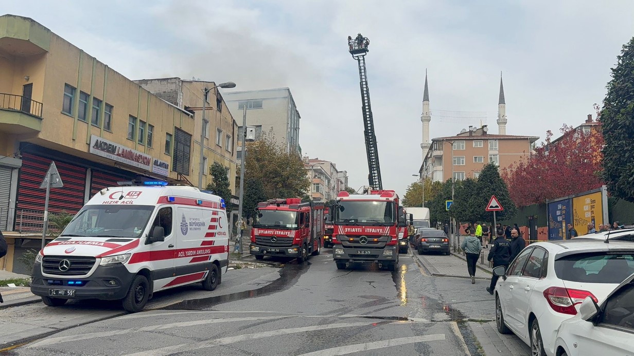 Güngören’de tekstil fabrikası alev alev yandı: O anlar kamerada