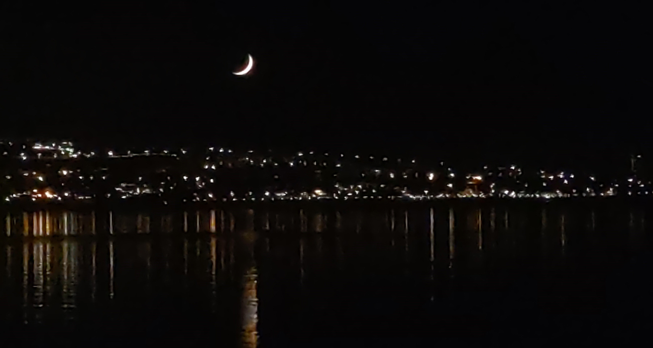 Van’da hilal geceyi süsledi