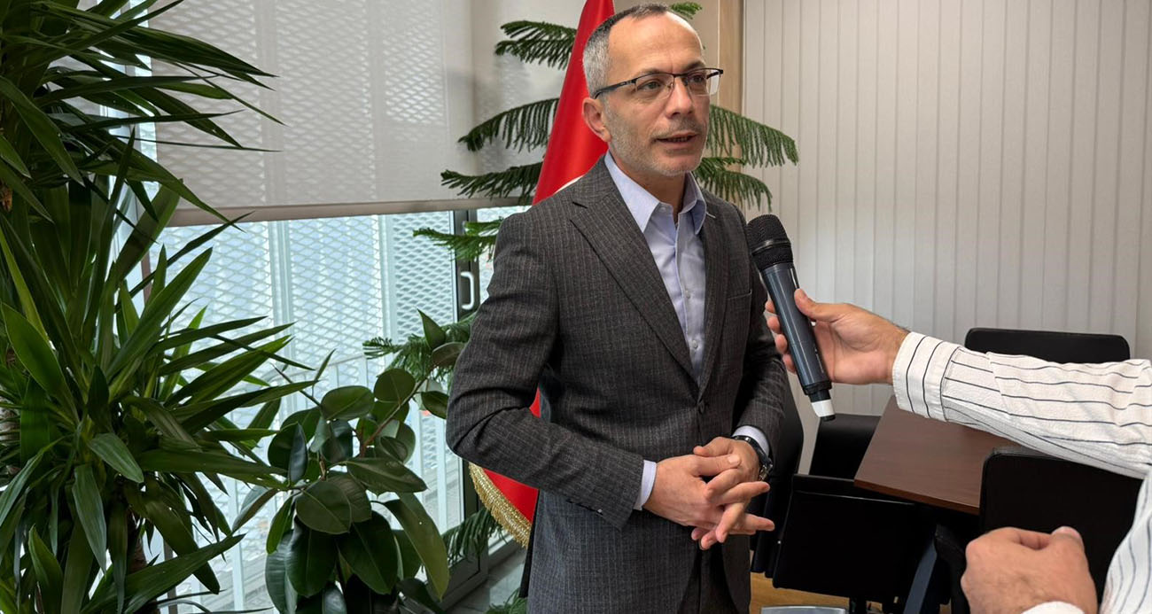 İBB hafriyat alanı ilan edilen Mavi Göl yolunu asfaltladı, meclis üyesi Zeki Koç tepki gösterdi