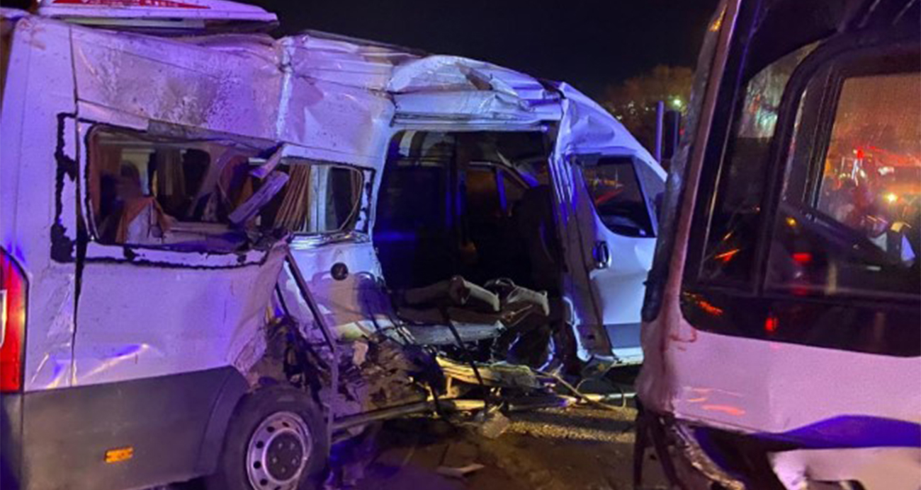 Kemalpaşa’da işçi servisleri çarpıştı: 15 yaralı