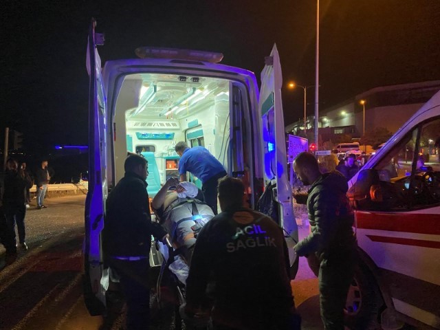 Kemalpaşa’da işçi servisleri çarpıştı: 15 yaralı