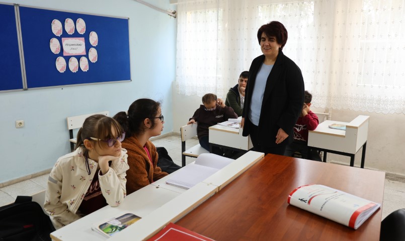Azmin zaferi; görme engelli Züleyha öğretmen 22 yılda kendi gibi 300 öğrenciye ışık oldu