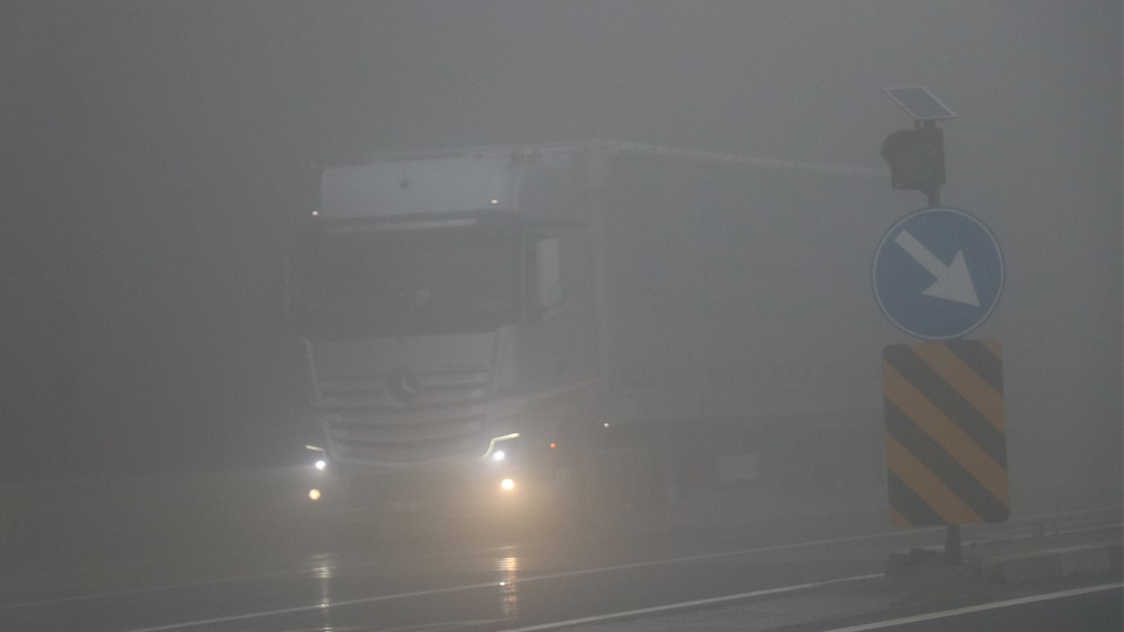 Bolu Dağı’nda göz gözü görmüyor: Görüş mesafesi 25 metreye düştü