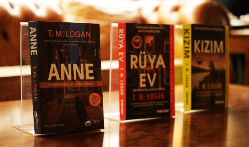 İngiliz yazar T.M. Logan, İstanbul’da okuyucularıyla bir araya geldi