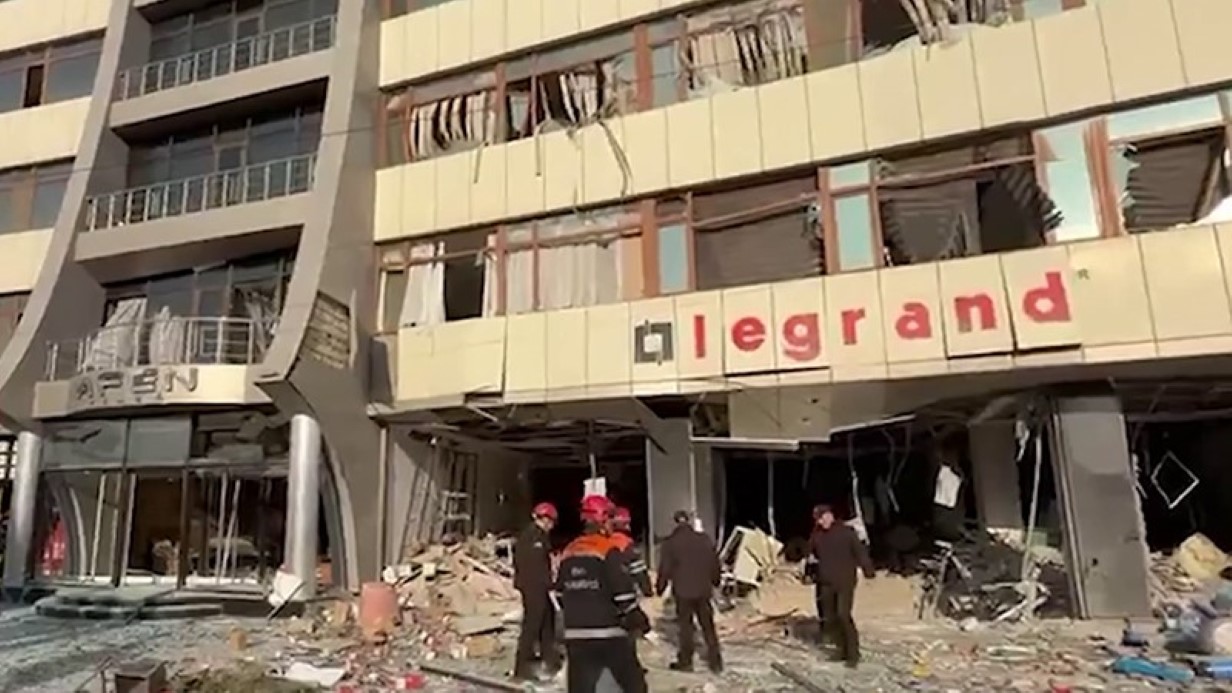 Bakü’de iş merkezinde patlama: 5 yaralı