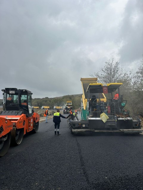 İBB hafriyat alanı ilan edilen Mavi Göl yolunu asfaltladı, meclis üyesi Zeki Koç tepki gösterdi