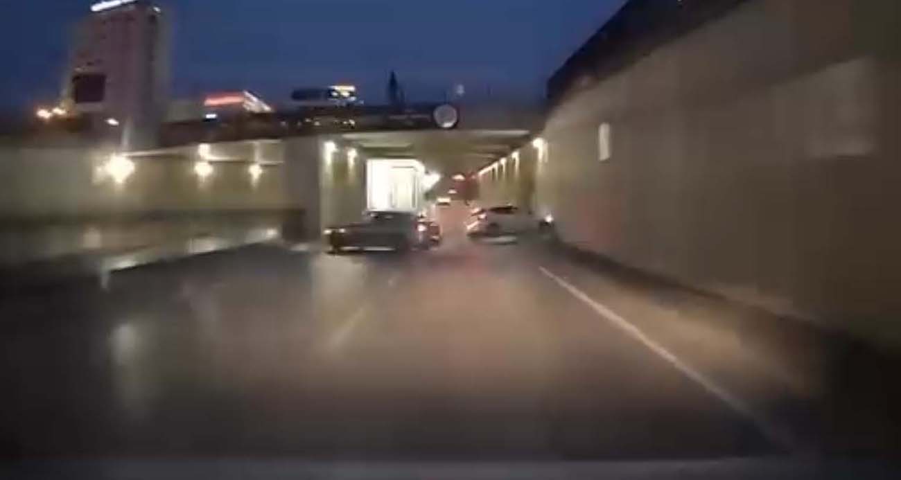 Otomobiliyle makas atarken kaza yaptı: O anlar araç kamerasında