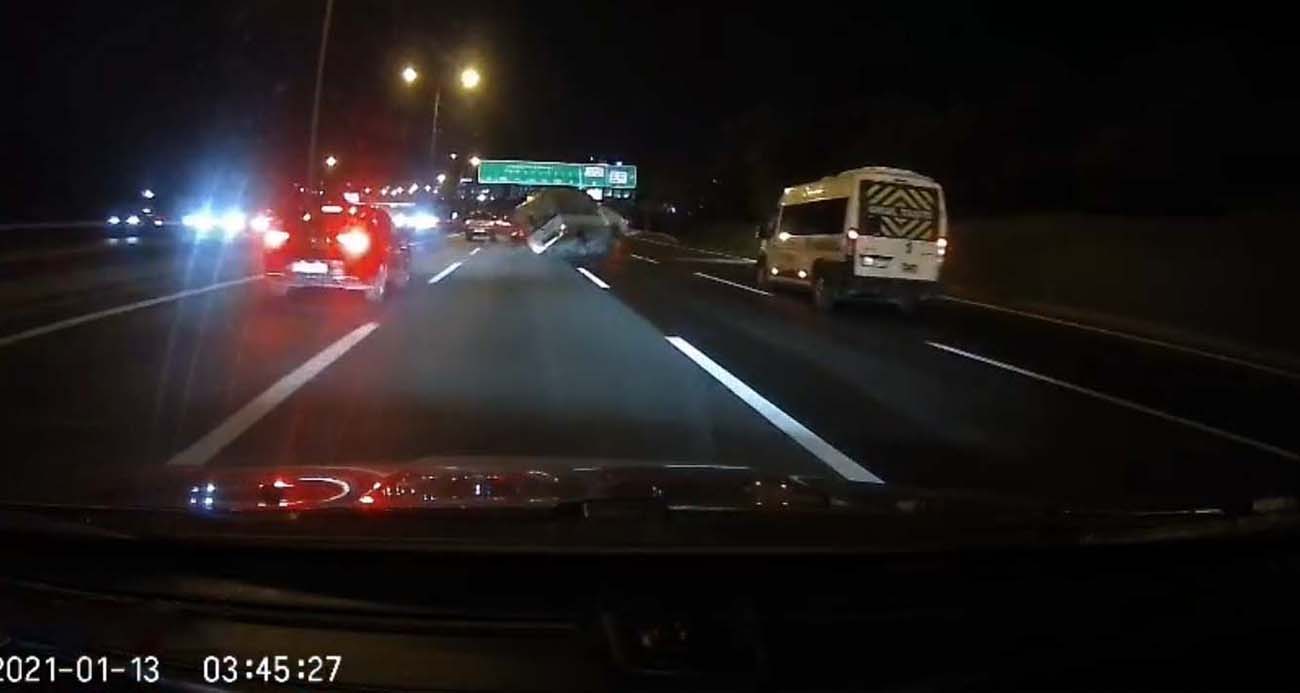 Beykoz’da makas atıp kontrolden çıkan araç takla attı, kaza anı kameralara böyle yansıdı