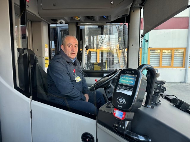 Otobüste fenalaşan adam için zamanla yarış...Yolcularla birlikte acile böyle çekti