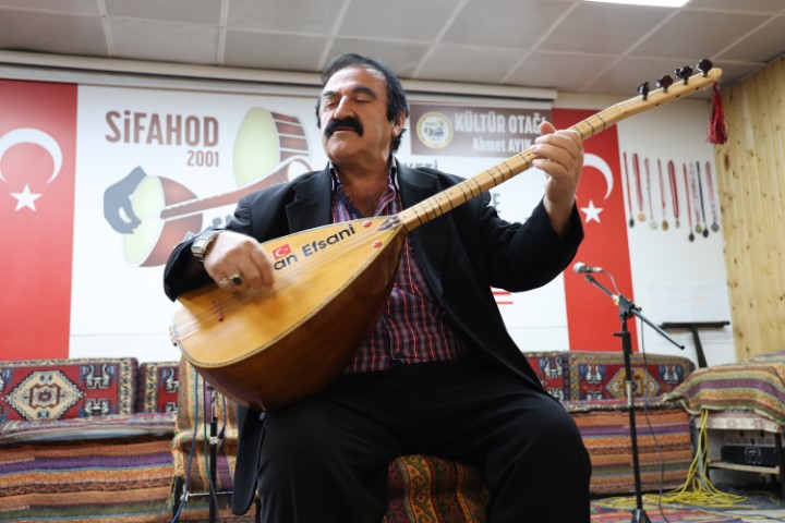 Yapay zeka Sivas türkülerine de el attı, aşıklar ikiye bölündü