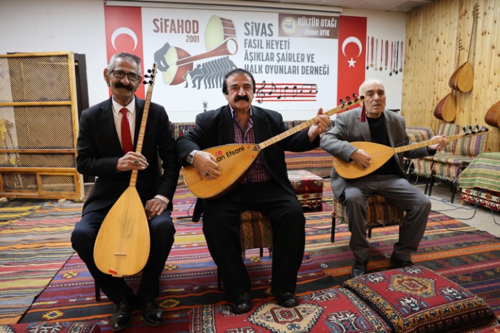 Yapay zeka Sivas türkülerine de el attı, aşıklar ikiye bölündü