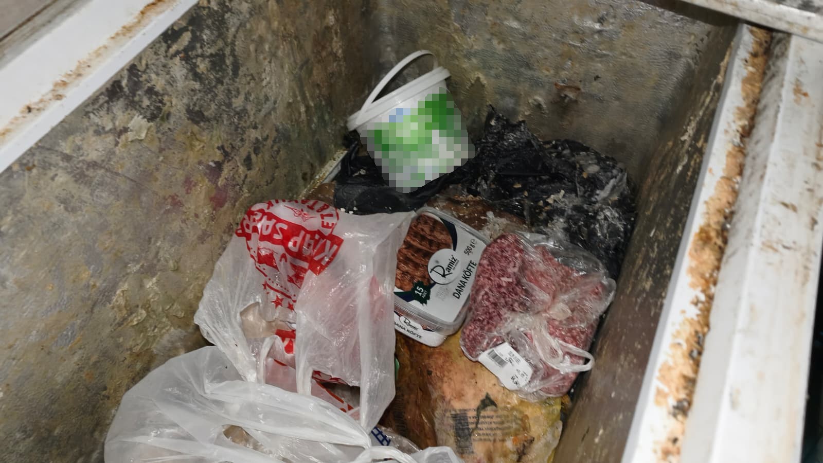 Zonguldak'ta bozulmuş et kullanıp, paslı ekipmanlar kullanan pideci mühürlendi