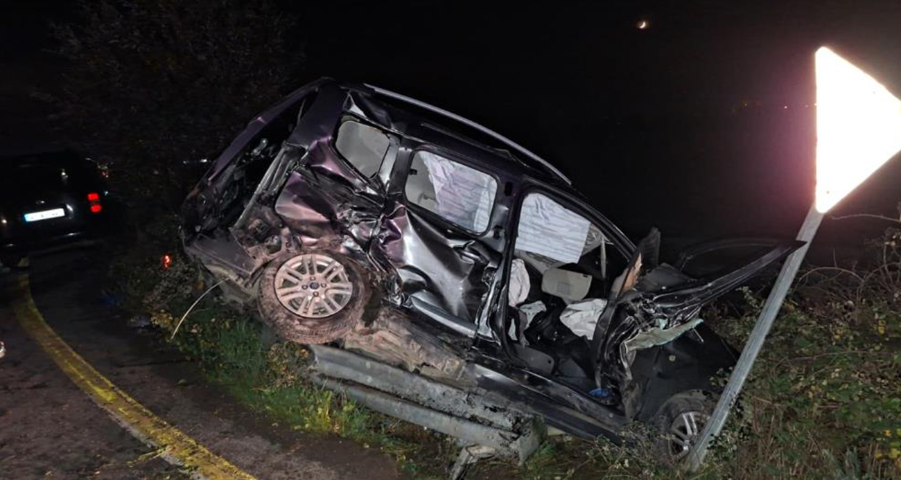 D-140’da kaza yapan araçlar hurdaya döndü: 1 ölü, 2 yaralı