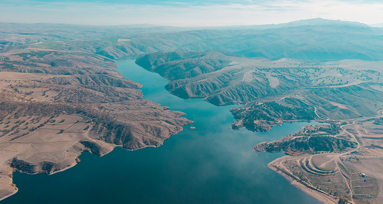 Bozkırın ortasında mest eden mavi