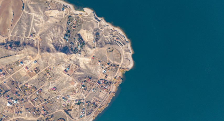 Bozkırın ortasında mest eden mavi