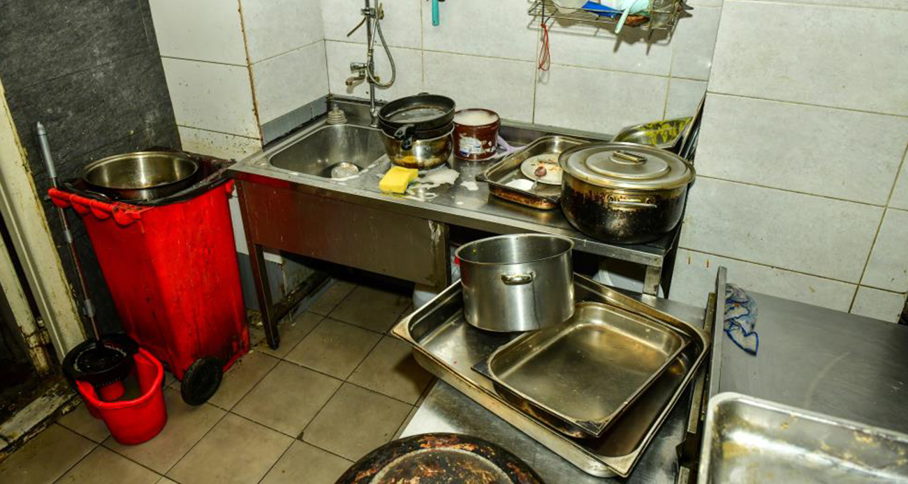 Esenyurt’ta hijyen alarmı: Sağlıksız koşullarda üretim yapan restorana en üst sınırdan ceza