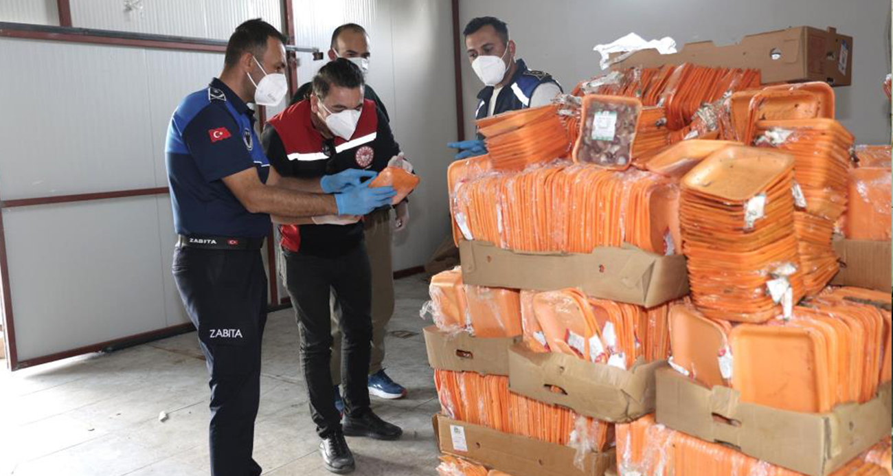 Antalya’da tarihi geçmiş 25 ton tavuk ele geçirildi, 2 işletme mühürlendi