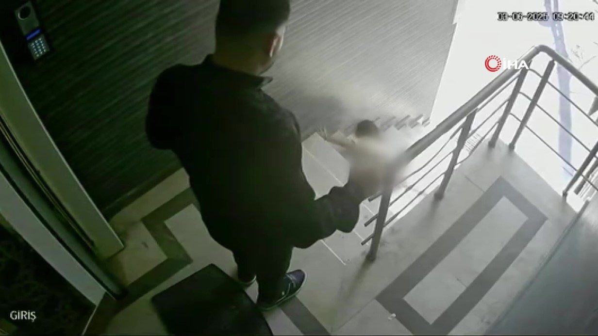 Eyüpsultan’da 3 yaşındaki kızına tekme atıp merdivenlerden aşağı düşüren babaya 1 yıl 6 ay hapis cezası