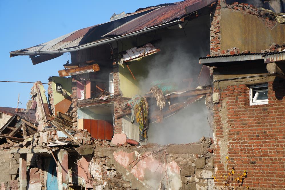 Erzurum’da doğalgaz patlaması: 2 ev çöktü, 1 yaralı