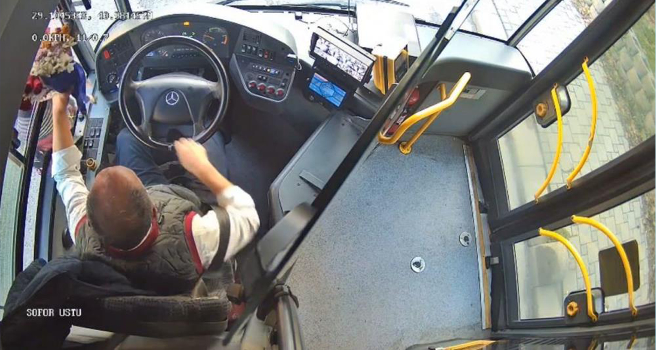 İETT kaptanından Öğretmenler Günü’nde duygusal jest