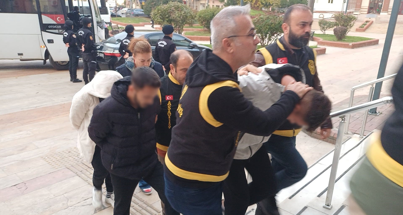 Lüks araçlar için ön ödeme vaadiyle vatandaşları dolandırdılar