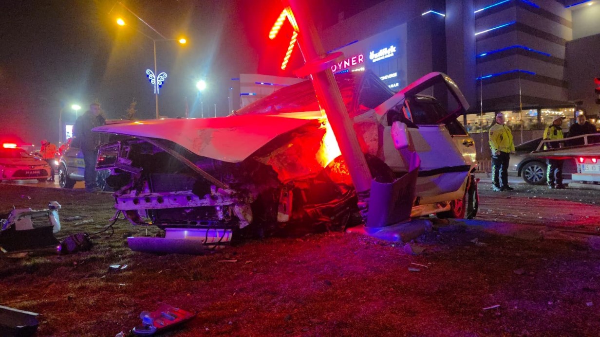 Polisten kaçarken kaza yaptı: 3 yaralı